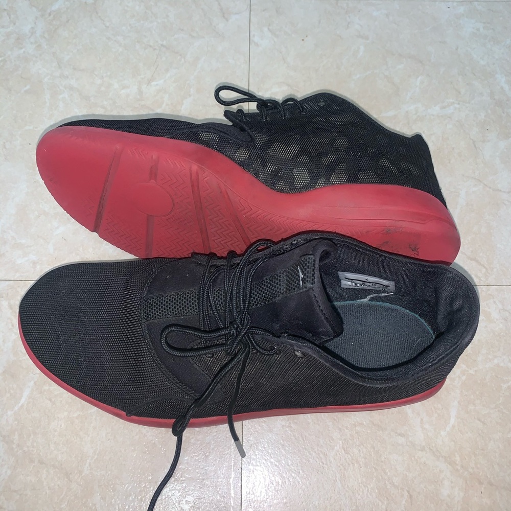 USED men’s Jordan detailed casual sneakers